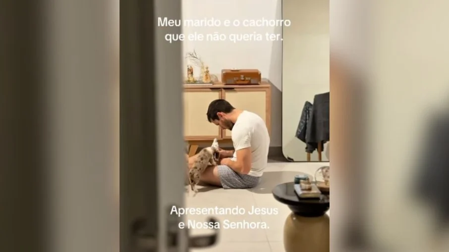 cãozinho 'batata' participa de 'cãotequese' e conquista a web com fofura e fé